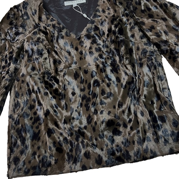 Trina Turk Women’s Small Faux Fur Leopard Animal Print V-Neck Coquette Top - Picture 9 of 13